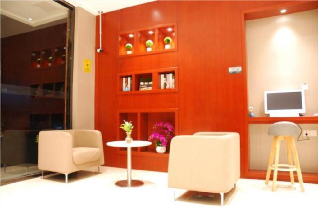 Comfort International Automobile Tongji Hotel