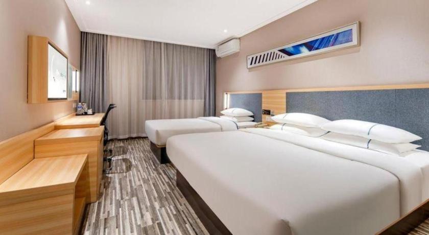 Hotel Comfort International Automobile Tongji 2*