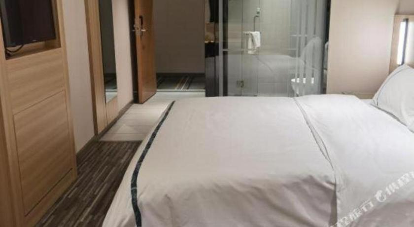 Hotel Comfort International Automobile Tongji