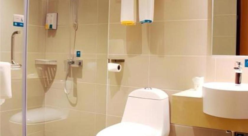Hotel Comfort International Automobile Tongji 2*