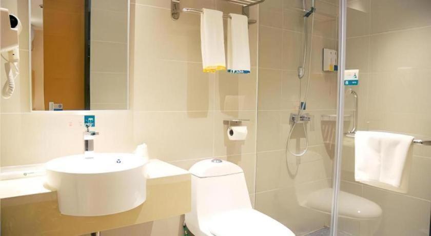 Comfort International Automobile Tongji Hotel 2*