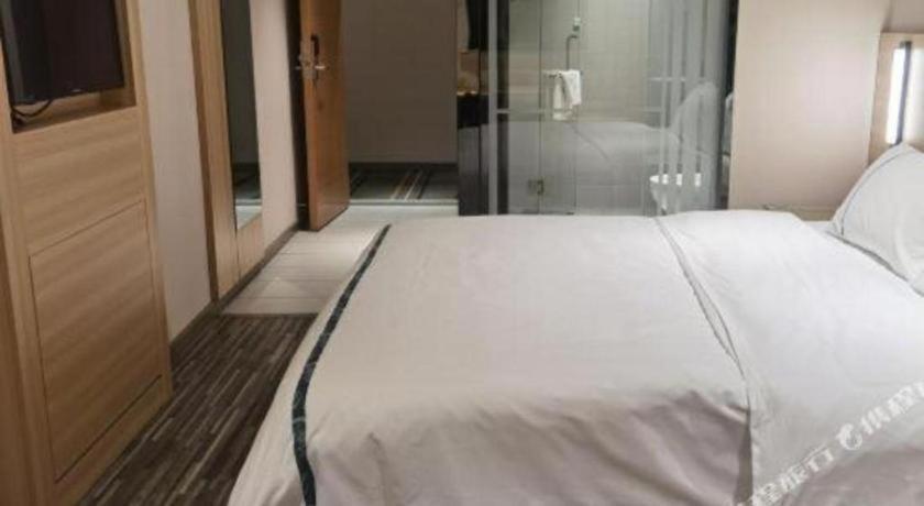 Hotel Comfort International Automobile Tongji