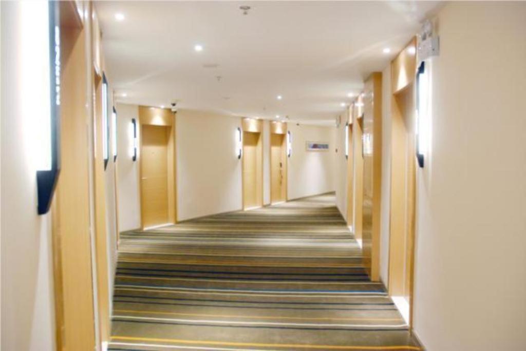 Comfort International Automobile Tongji Hotel